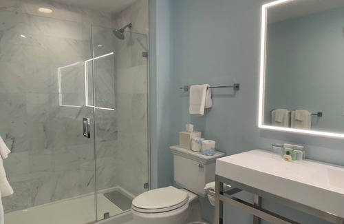 Kennebunkport Hotel | The Colony Hotel