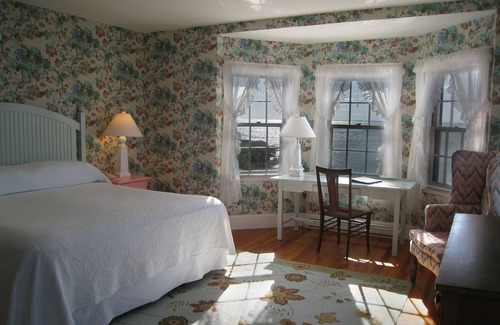 Kennebunkport Hotel | The Colony Hotel