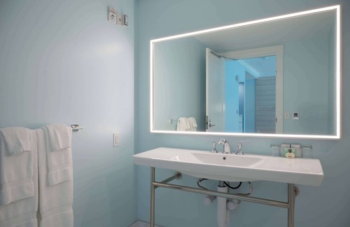 Kennebunkport Hotel | The Colony Hotel