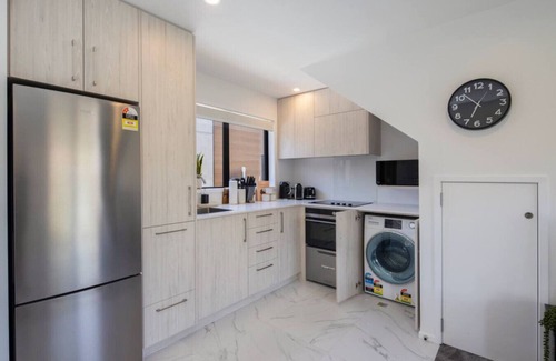 Lower Hutt House | The Comfortable Biddle Cottage