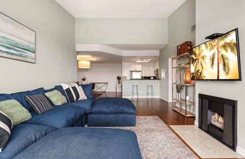 Sawtelle Condo | The Comfy & Cozy Suite