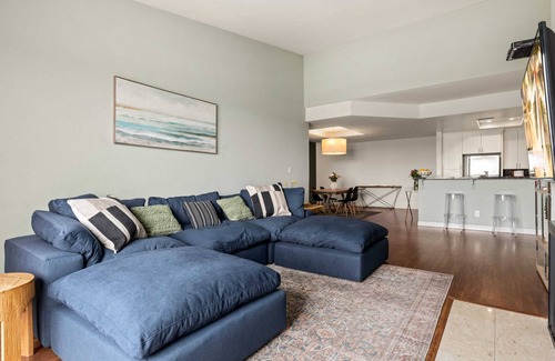 Sawtelle Condo | The Comfy & Cozy Suite