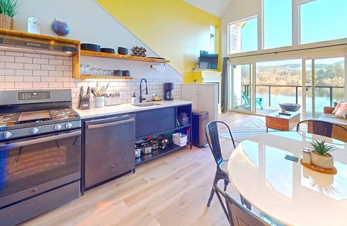 Seaside Villa | The Commons Pond View Assignment 2