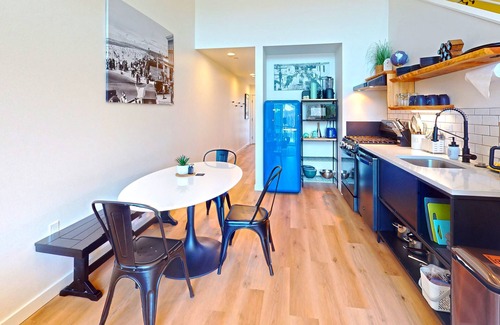 Seaside Villa | The Commons Pond View Assignment 5