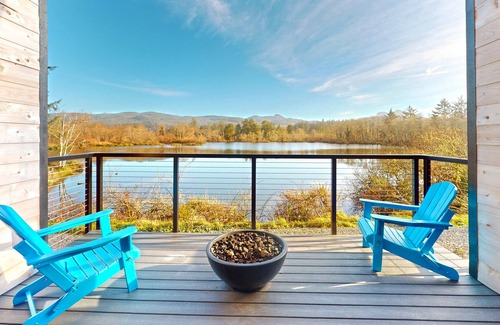 Seaside Villa | The Commons Pond View Assignment 6