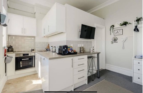 Littlestone-on-Sea Apartment | The Compact Coastal Crib - Direct Sea Views + Air con.