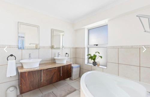 Bloubergstrand Apartment | The Continental Sea Spray