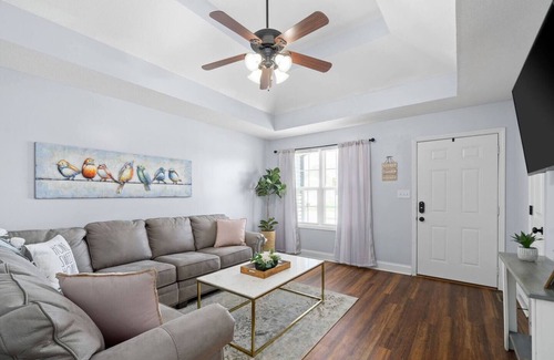 Clarksville House | The Convenient Cul-de-sac Home for 6