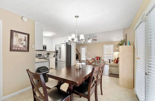 Conyers House | The Conyers Oasis - 10 mins to horse park!