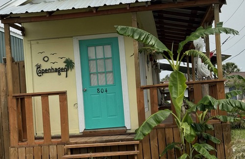 Port O Connor House | The Copenhagen Bungalow with 1 bedroom in Port O'Connor with AC