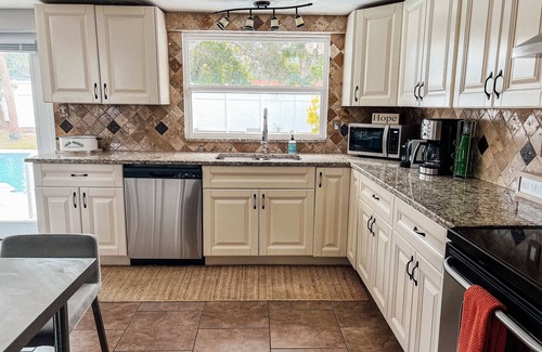 Sarasota Springs House | The Coral Cottage close to all that Sarasota has to offer