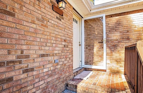 Fayetteville House | The Coronation Guest House