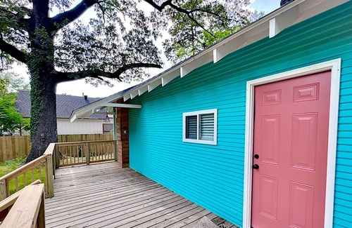 Conway House | The Cosmo on College