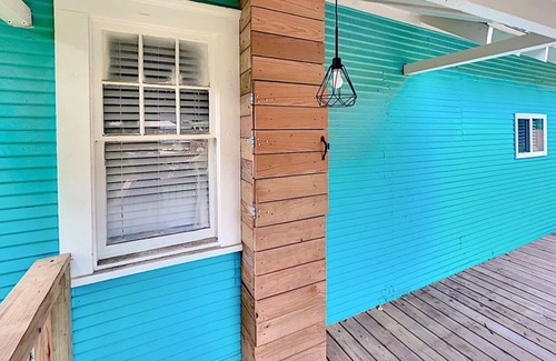 Conway House | The Cosmo on College