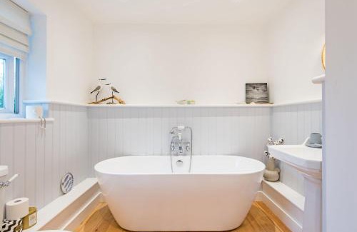 Icklesham House | The Cot by Bloom Stays