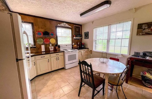 Montevallo House | The Cottage - 2 miles to I-65