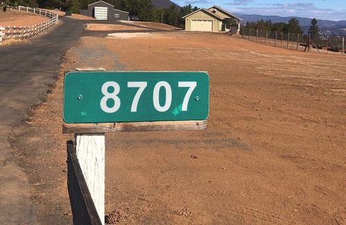 Kelseyville Cottage | The Cottage at Boatique Winery over looking Red Hills Vineyard