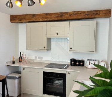 Grinshill House | The Cottage at Clive