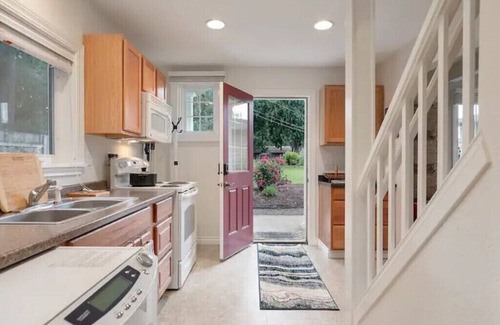 Tigard Cottage | The Cottage at River Run!