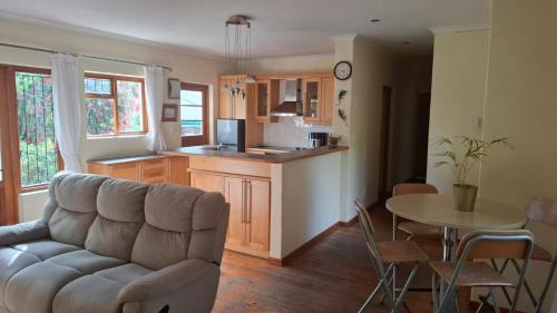 Somerset West Apartment | The Cottage, Heide Avenue