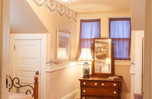 Great Bend Apartment | The Cottage Inn