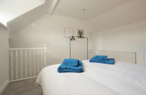 Doncaster House | The cottage near the castle