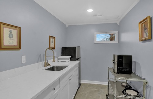 North Chesterfield Apartment | The Cottage Studio Unit 7 with WiFi and AC in lovely Richmond