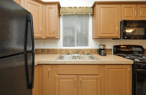Hemet Cottage | The Cottages at Golden Village Palms RV Resort