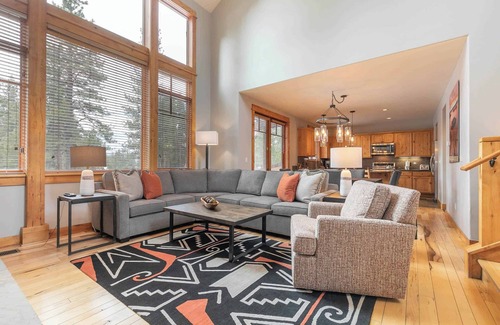 Truckee House | The Cottages ~ Ski Shuttle, Ski Valet ~ 2-Bedroom