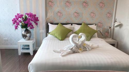 Mu Si Apartment | The courtyard khaoyai by Tom