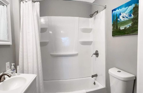 Cleveland House | The Courtyard near Lee University and Downtown