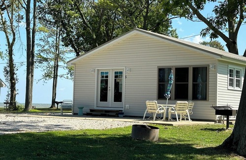Geneva Cottage | "The Cove House" 2 bedroom cottage