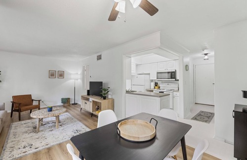 Daphne Condo | The Cozy Condo