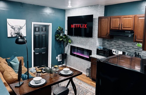 West Philadelphia Apartment | The Cozy Getaway Suite