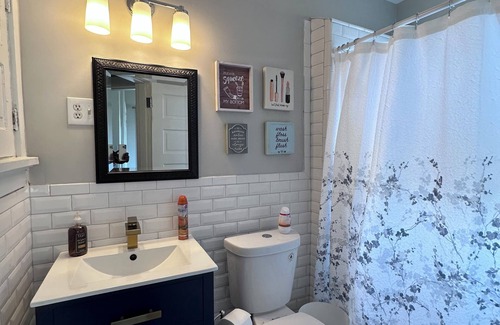 Dayton House | The Cozy Townhome 3-bed Dayton WiFi, AC 5 min to UD campus 3 min to downtown