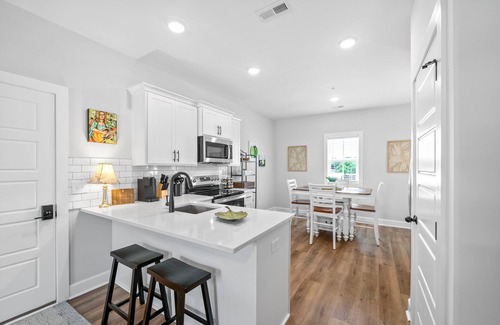 Clarksville Apartment | The Crash Pad at "The Spot" (281 Liberty Pkwy)