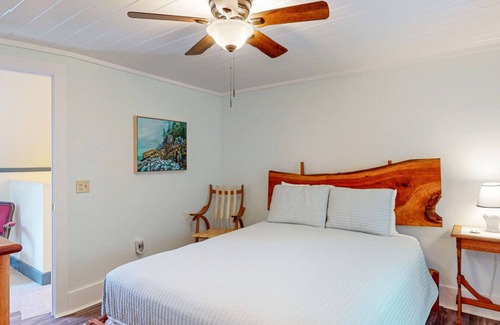 Hancock Point Bed & Breakfast | The Crocker House Country Inn (Rm 12)