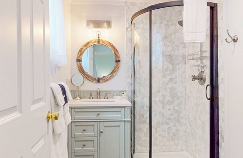 Hancock Point Bed & Breakfast | The Crocker House Country Inn (Rm 12)