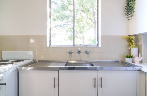 Crows Nest Apartment | 'The Crows Nest' - Stylish & Chic, North Sydney