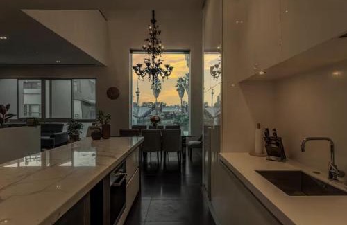 Newton Apartment | The Cube on Upper Queen St