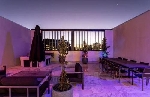 Newton Apartment | The Cube on Upper Queen St
