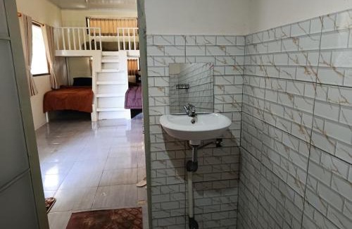 Pemenang House | The Daun Puntik HomeStay