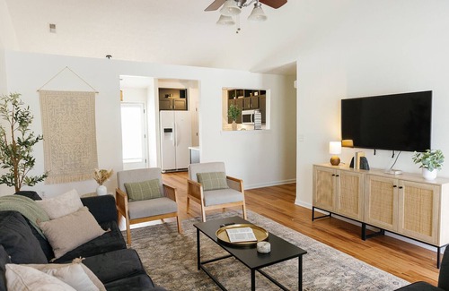 Georgetown House | "The Dawning House" - Peaceful Modern Stay w/Yard