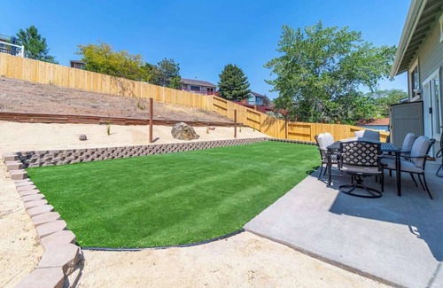 Northeast Reno House | The Deco Retreat - UNR - Pet Friendly