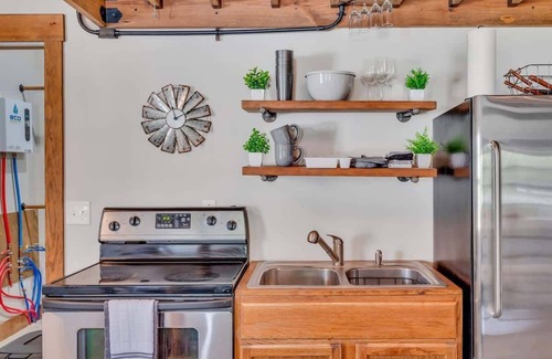 Joelton Apartment | The Den at J-Barn – Private, Secluded Getaway