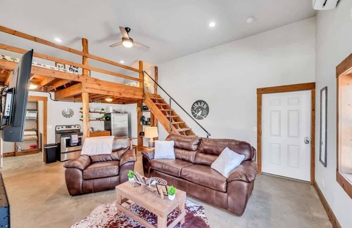 Joelton Apartment | The Den at J-Barn – Private, Secluded Getaway