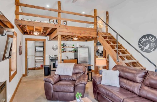 Joelton Apartment | The Den at J-Barn – Private, Secluded Getaway