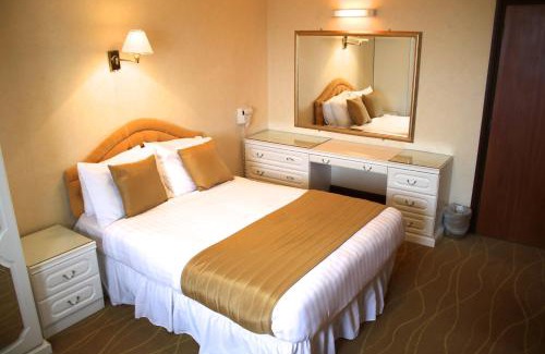 Exmouth Bed & Breakfast | The Devoncourt Resort