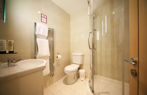 Lower Wick Hotel | The Dewdrop Inn