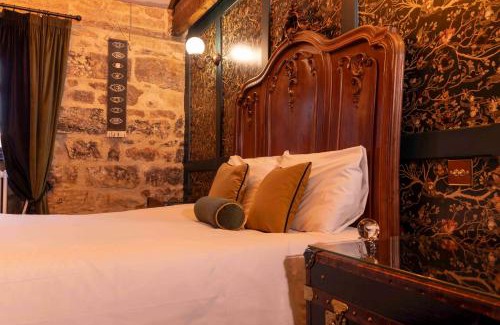 South Charlton Hotel | The Dirty Bottles Hotel